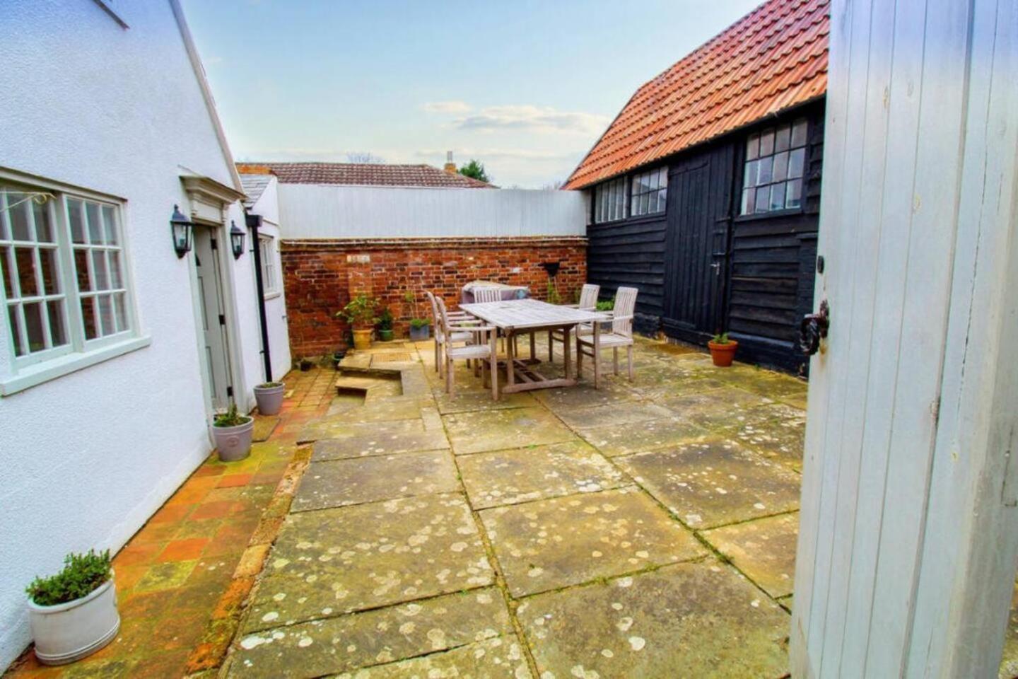 Elegant Oak Beamed House In Pretty Village - Cambridge Homehost Buckden  Bagian luar foto