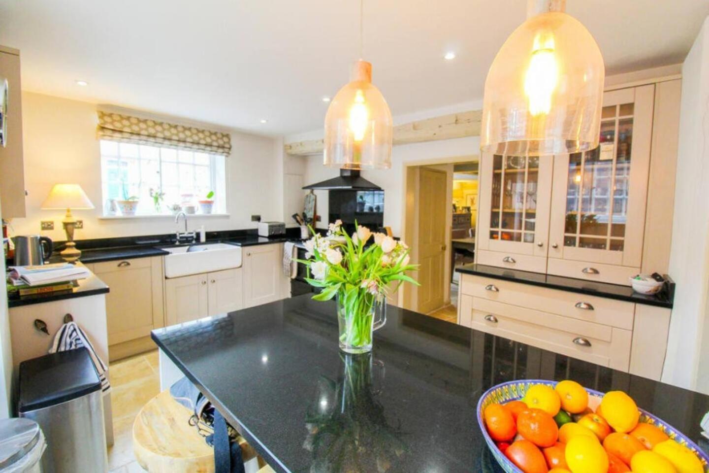 Elegant Oak Beamed House In Pretty Village - Cambridge Homehost Buckden  Bagian luar foto