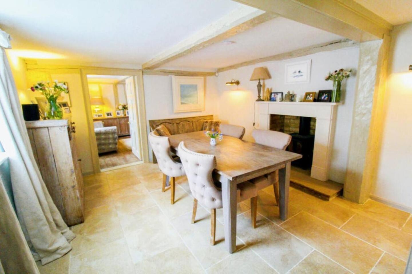 Elegant Oak Beamed House In Pretty Village - Cambridge Homehost Buckden  Bagian luar foto