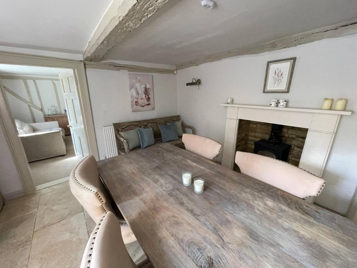 Elegant Oak Beamed House In Pretty Village - Cambridge Homehost Buckden  Bagian luar foto