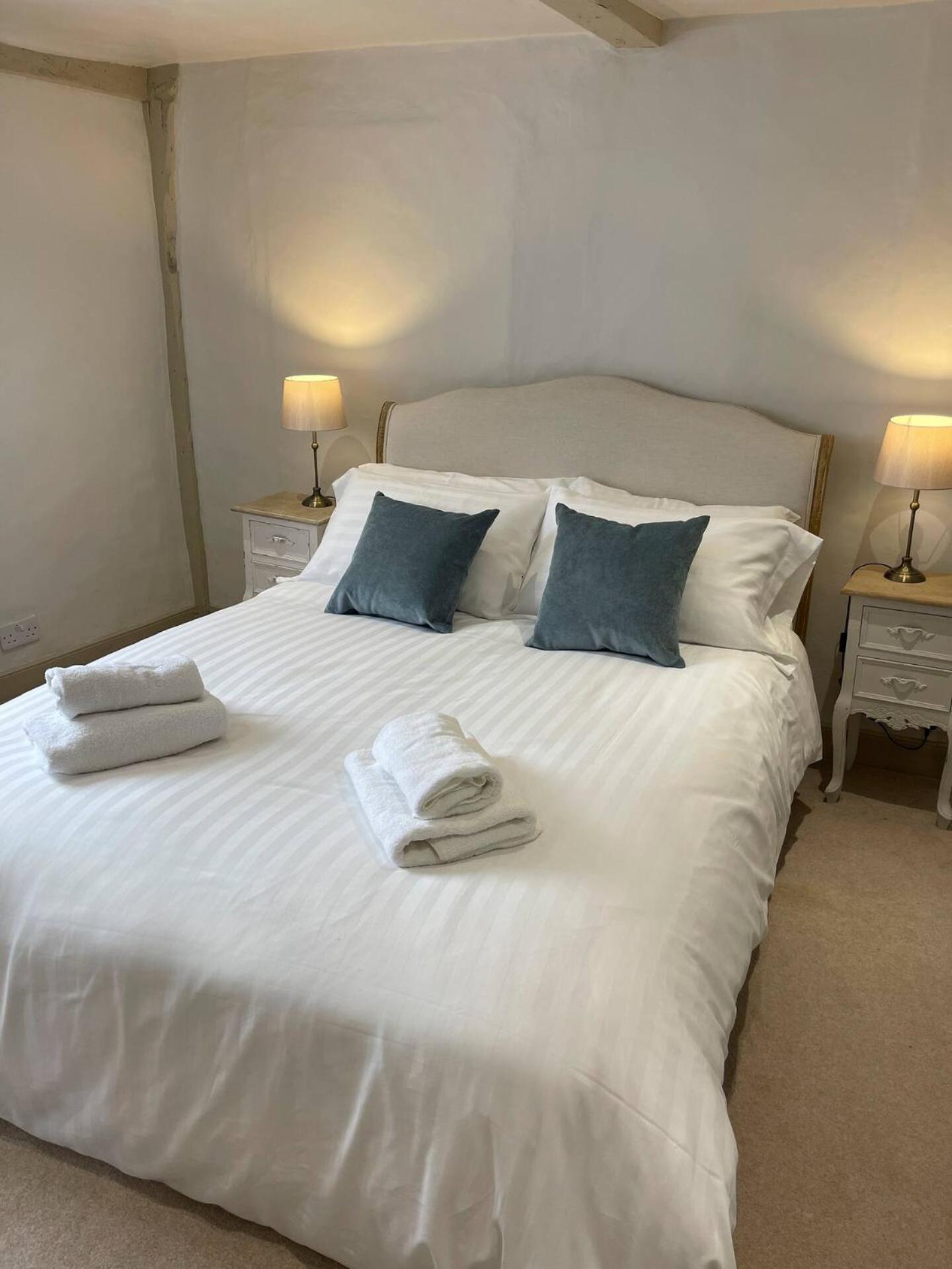 Elegant Oak Beamed House In Pretty Village - Cambridge Homehost Buckden  Bagian luar foto